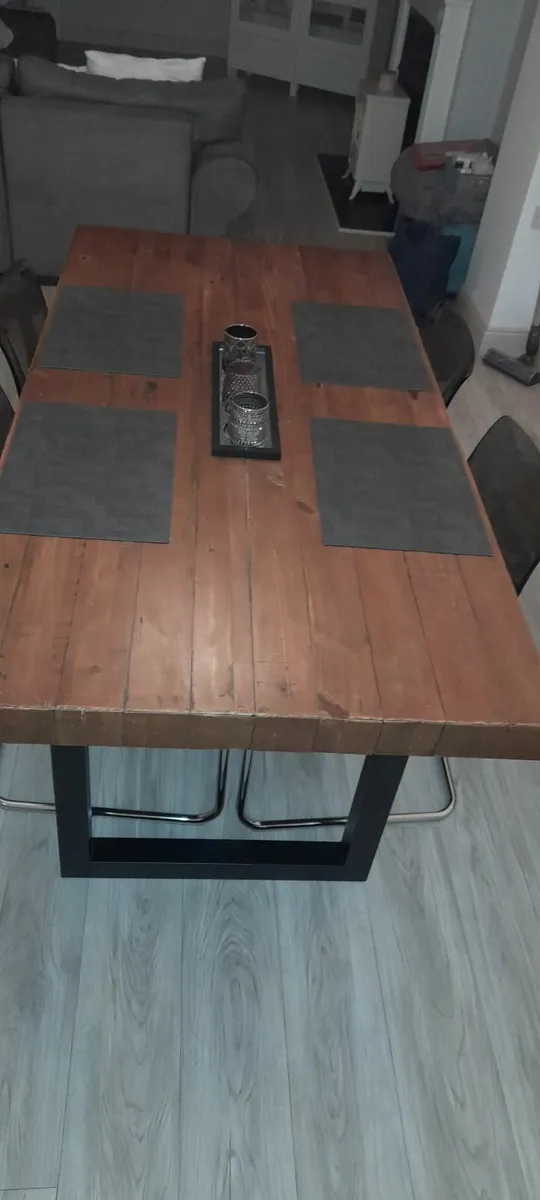 Dining table & chairs - Image 4