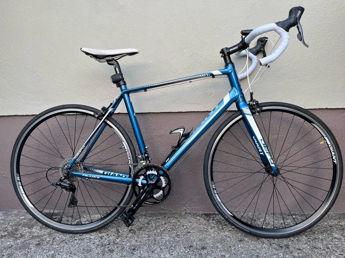 Giant Defy 4 Aluxx , Road bike. - Image 2