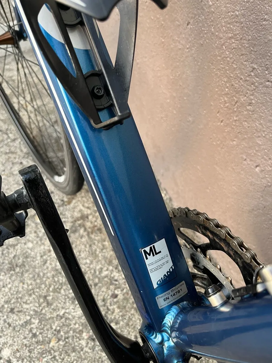 Giant Defy 4 Aluxx , Road bike. - Image 3