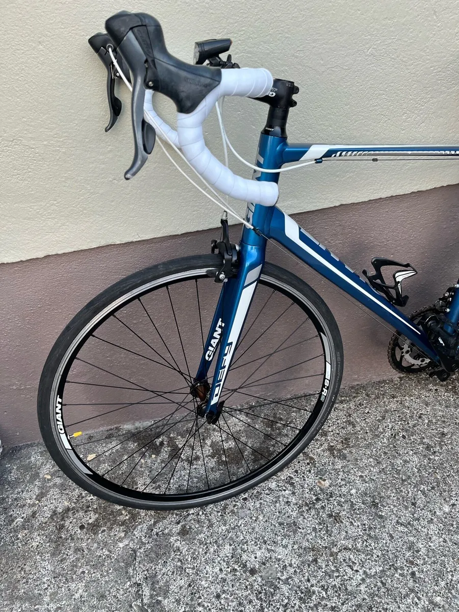 Giant Defy 4 Aluxx , Road bike. - Image 4
