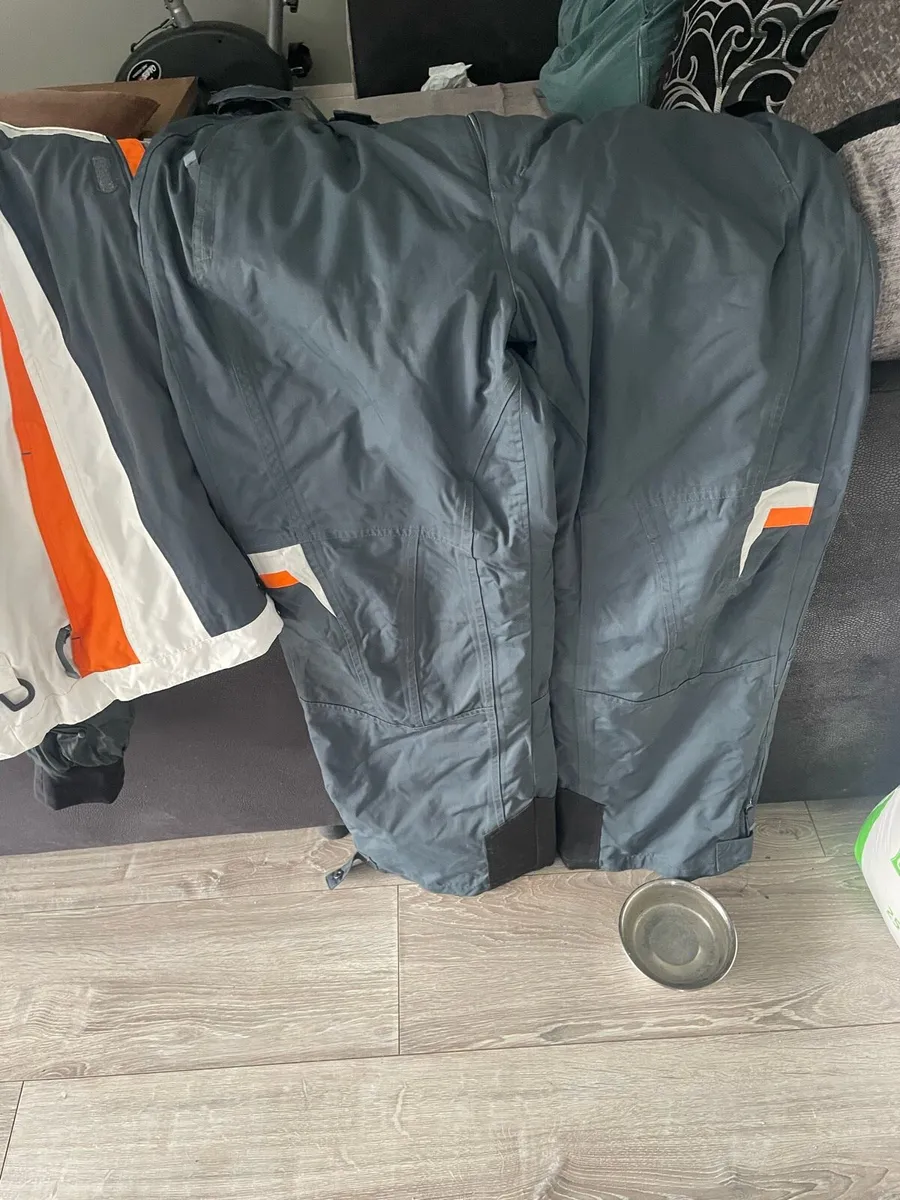 Sking Gear - Image 3
