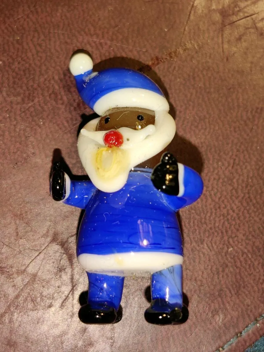 MINATURE CHRISTMAS TREE, Minature Glass Santas ! - Image 4