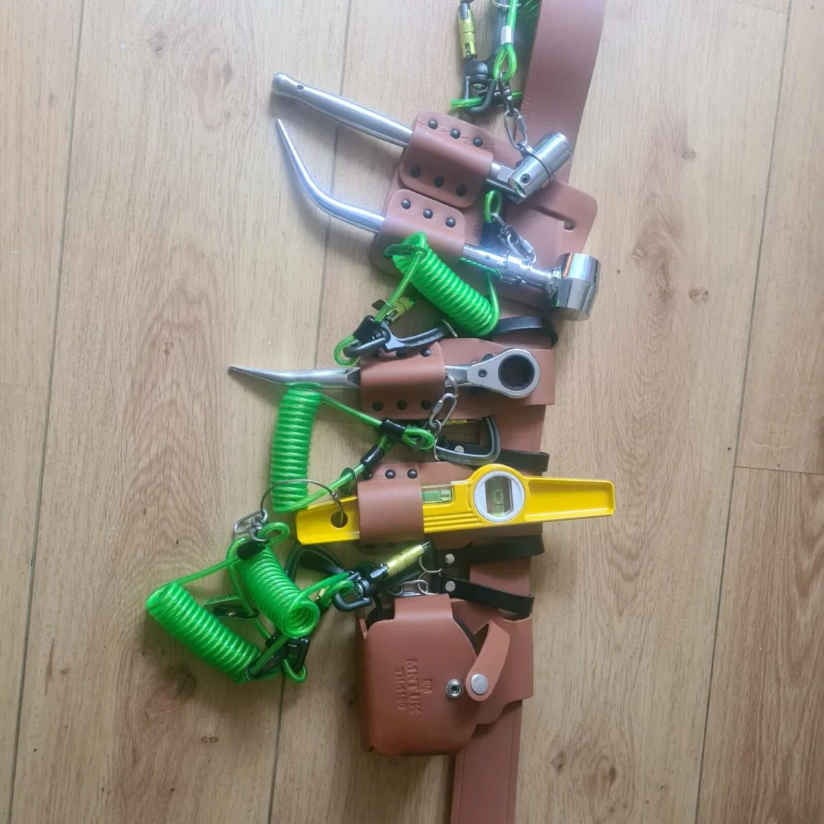 Scaffolding tool belt with tethers - Image 2