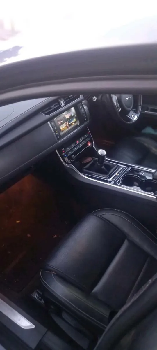 2017   Jaguar  XF  diesel - Image 3