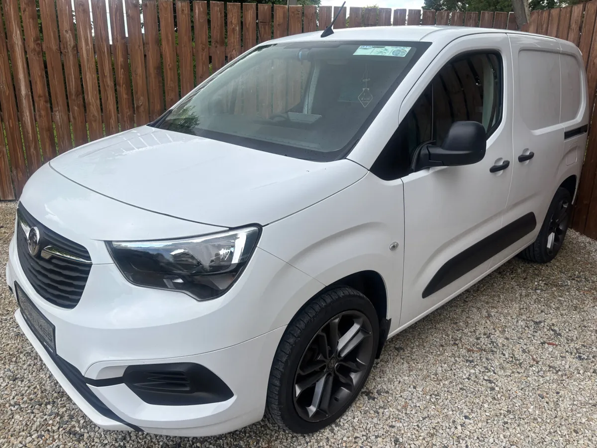 2019  Vauxhall Combo 1.5 Sportive, - Image 1