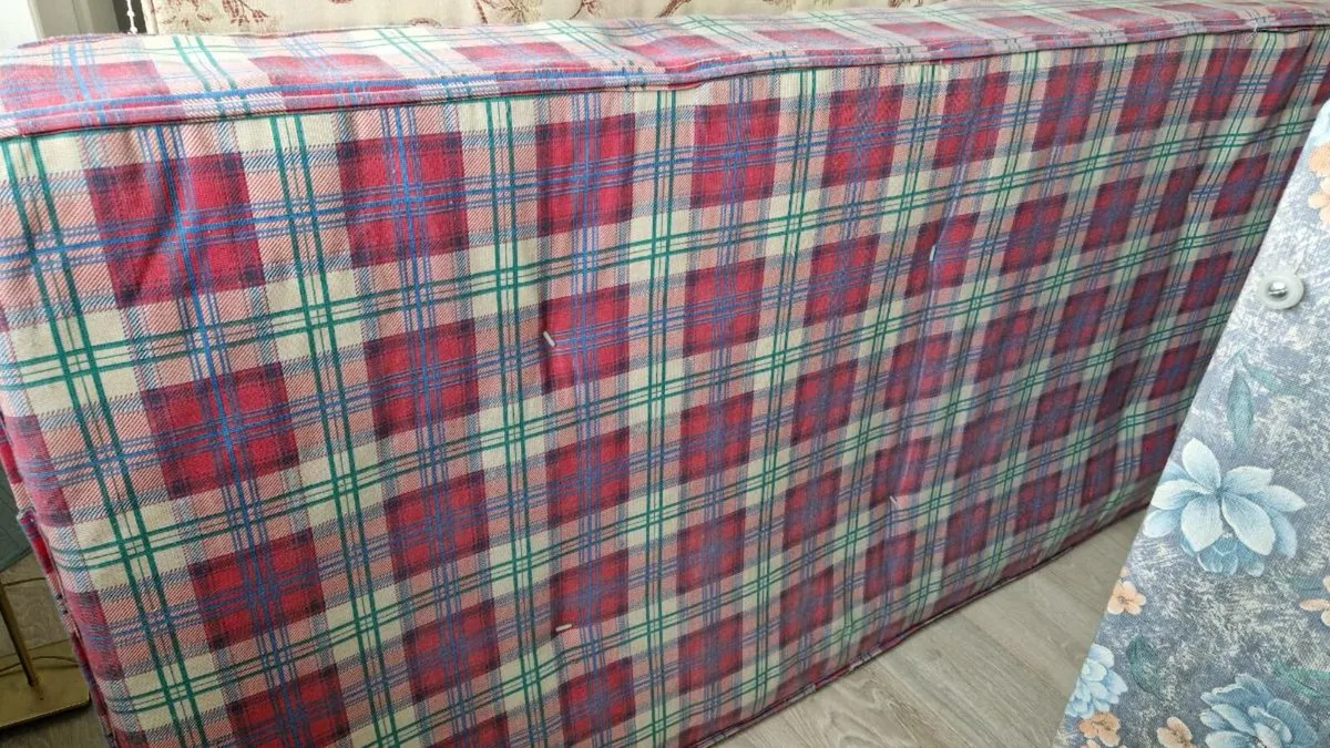 Single bed with designer headboard Free delivery - Image 4
