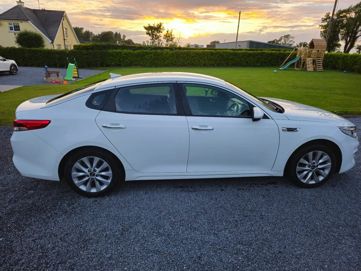 Kia Optima 2017 Ex Line - low mileage - Image 3
