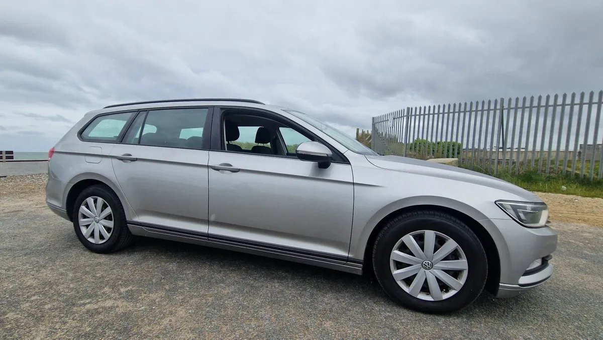 Volkswagen Passat 2015 (152) Red DI - Image 1