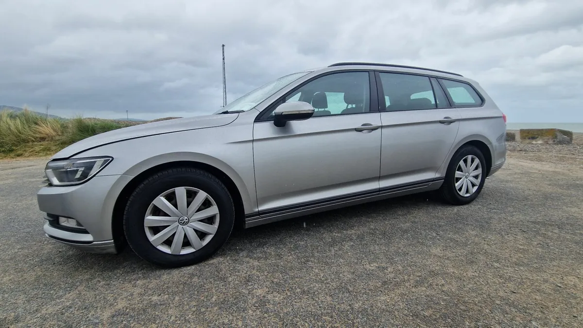 Volkswagen Passat 2015 (152) Red DI - Image 3