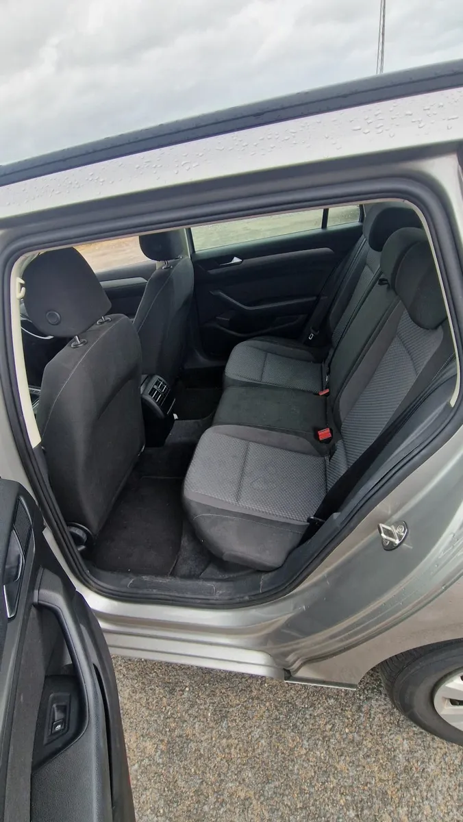 Volkswagen Passat 2015 (152) Red DI - Image 4