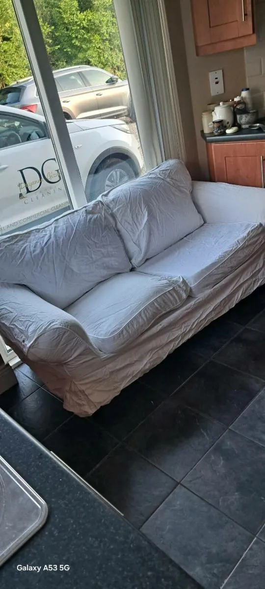 Good  2 seater couch  baught  in 2018 - Image 2