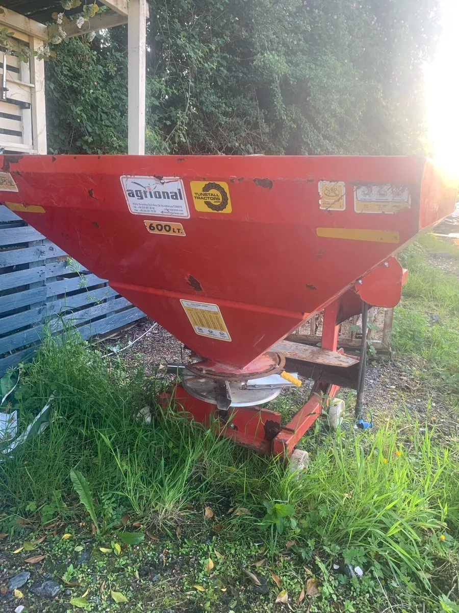 Agrional 600kg fertiliser spreader - Image 2