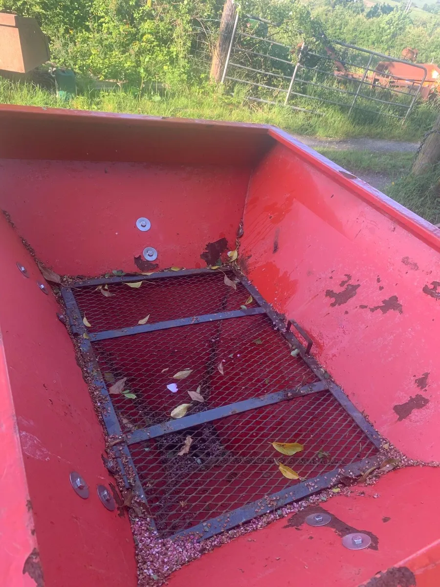 Agrional 600kg fertiliser spreader - Image 3