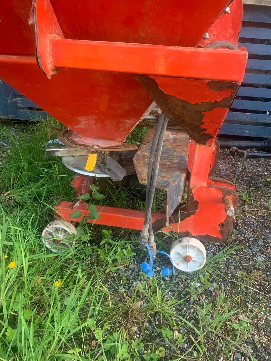 Agrional 600kg fertiliser spreader - Image 4
