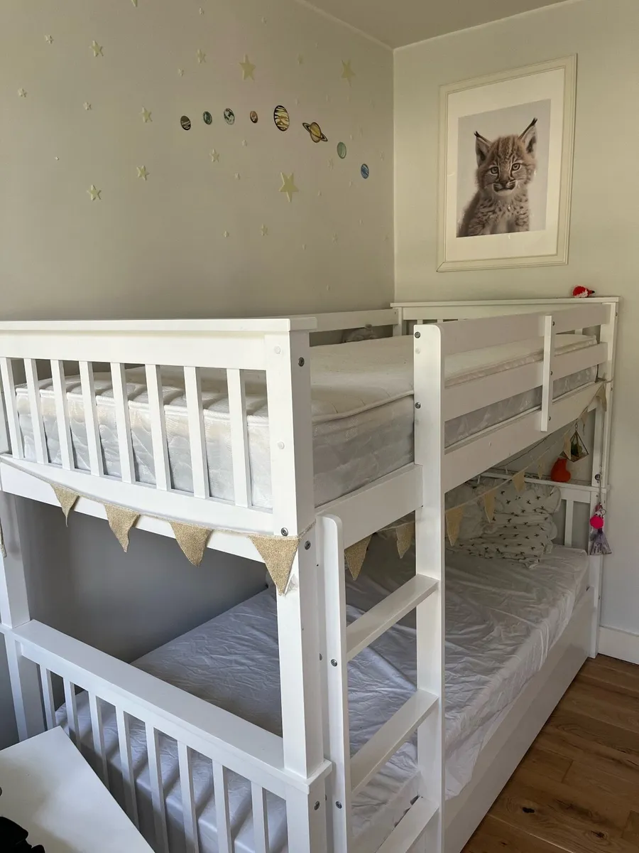 Wooden bunk bed with hidden extra sleep - Image 1