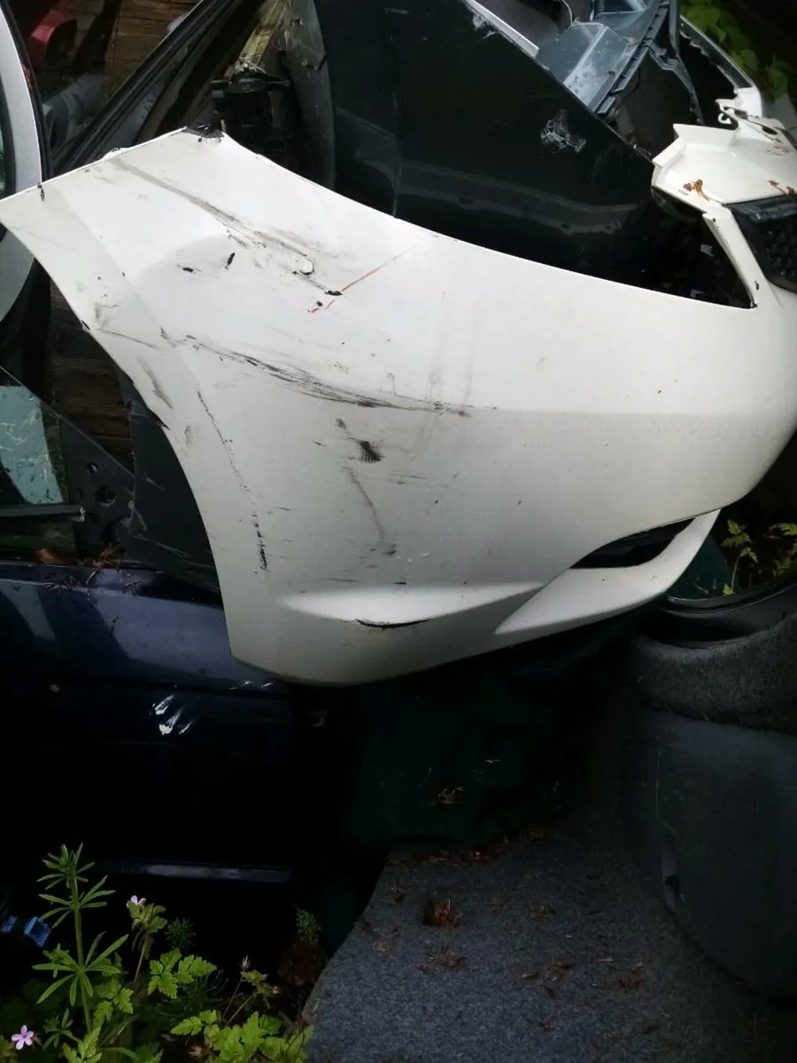 Honda Fit Hybrid 2016 rear bumper  and front 2010 - Image 3