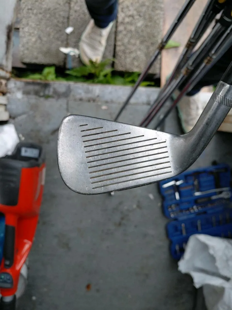 Titleist DCI 990 Iron Set - Image 2
