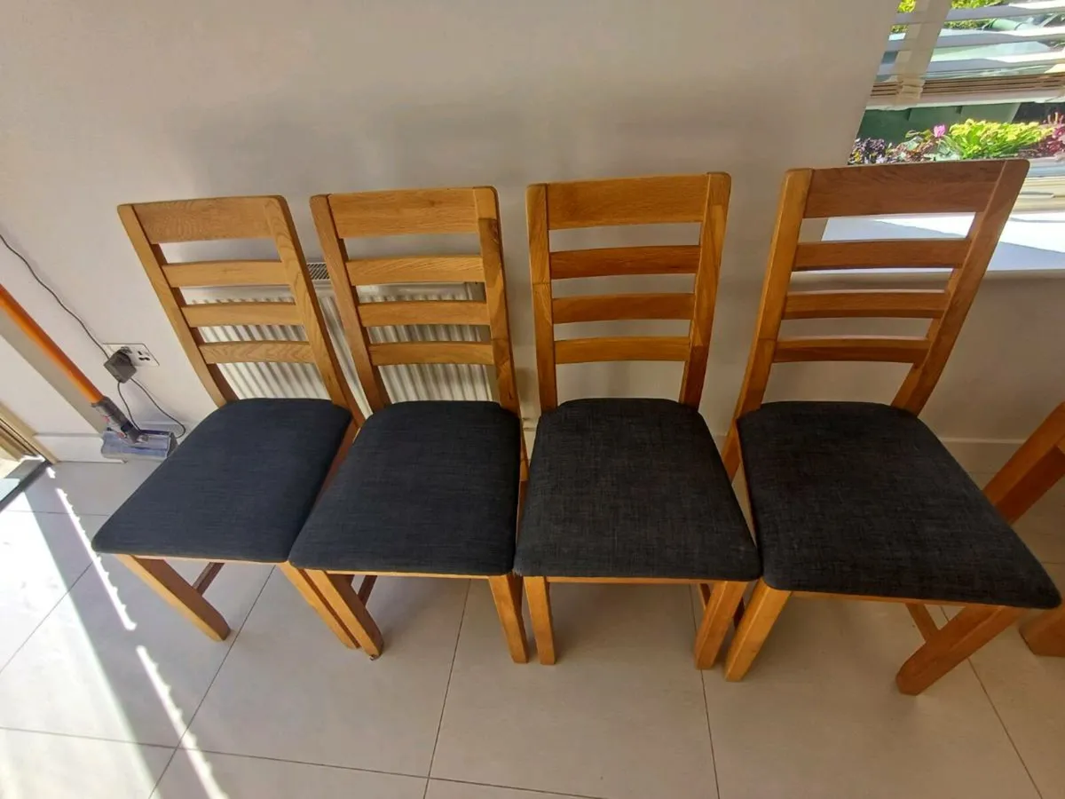 Table and Chairs - Image 4