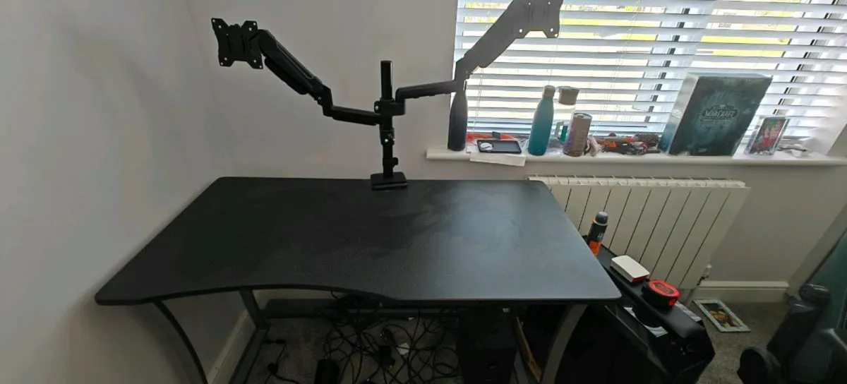 Office desk and dual monitor arm - Image 1