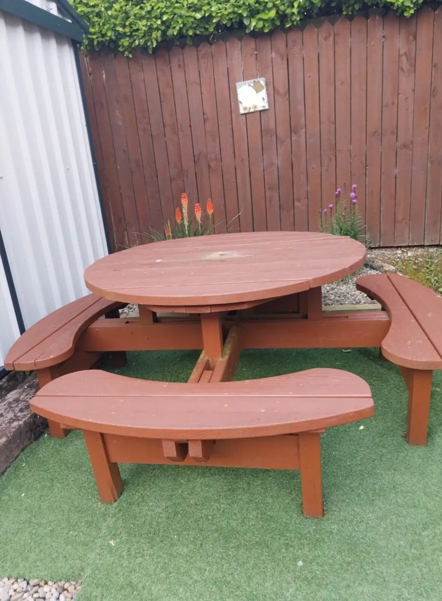 Picnic bench - Image 1