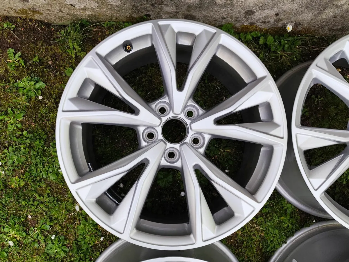 Audi alloy wheels - Image 4