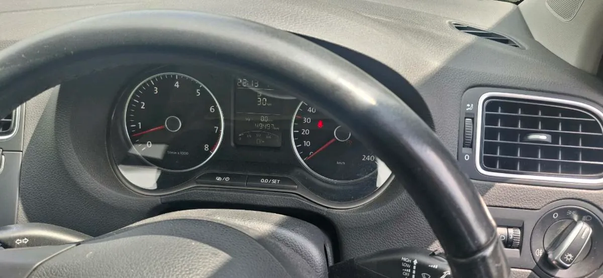 VW Polo 2013 1.2 DSG 49400 km - Image 2
