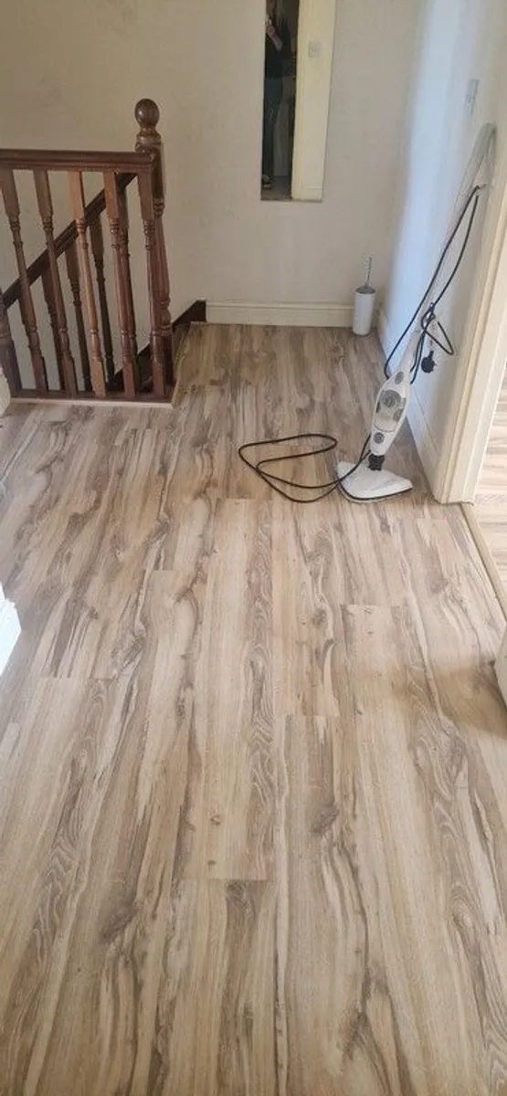 laminate flooring - Image 1