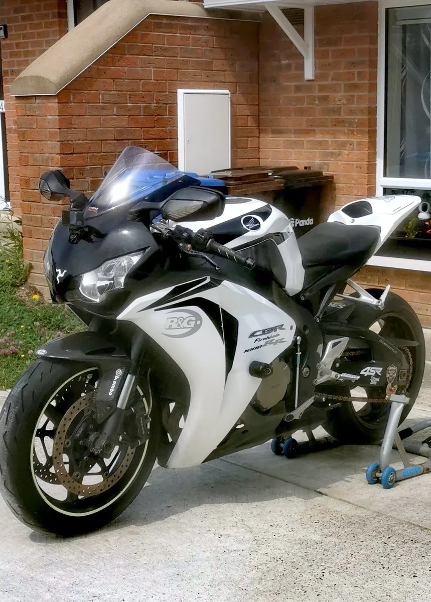 Honda cbr 1000rr sc59 - Image 1