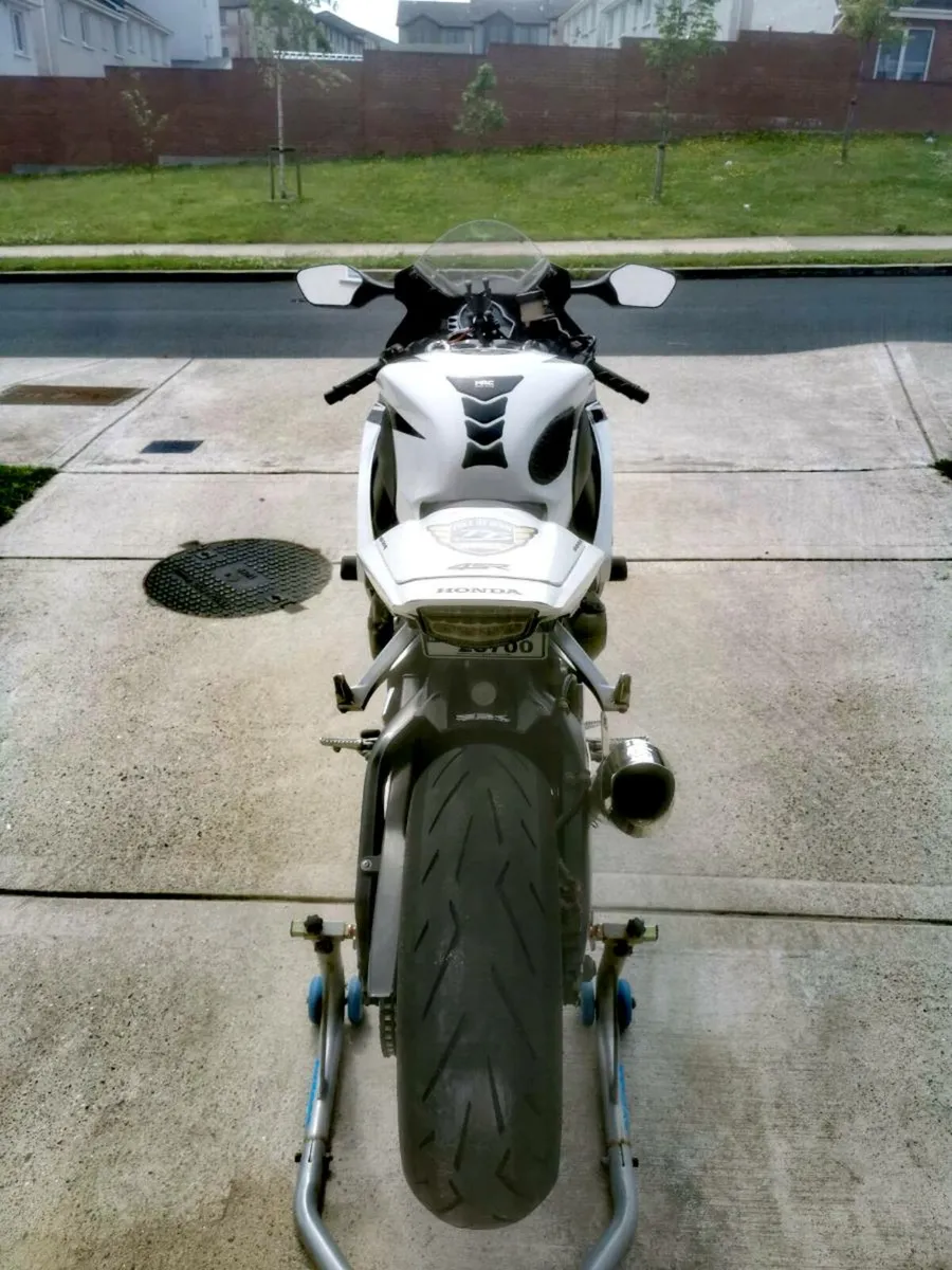 Honda cbr 1000rr sc59 - Image 4