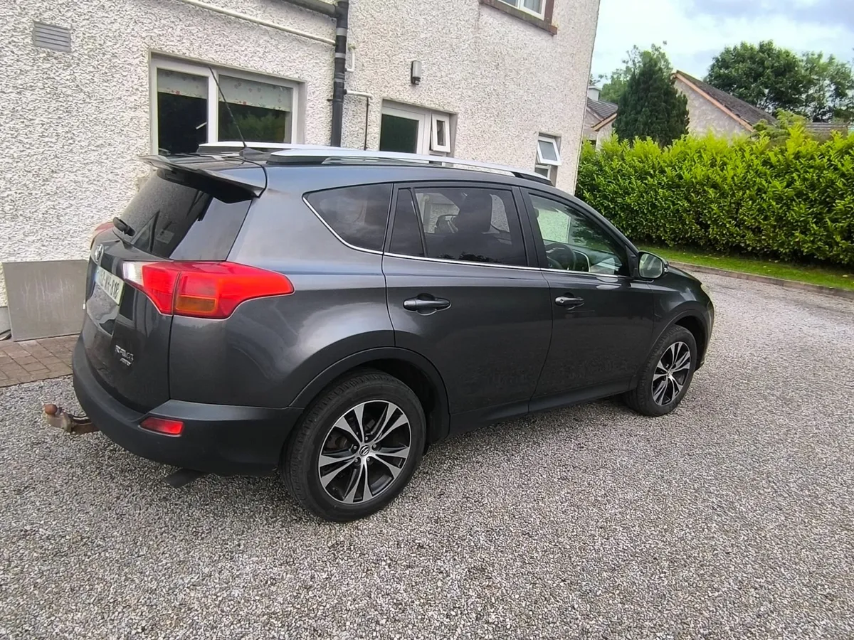 Toyota RAV4 2015 AWD - Image 2