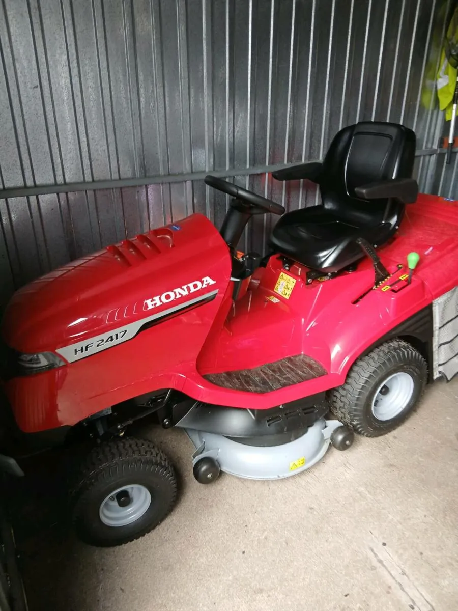 Honda 2417  new ride on - Image 1