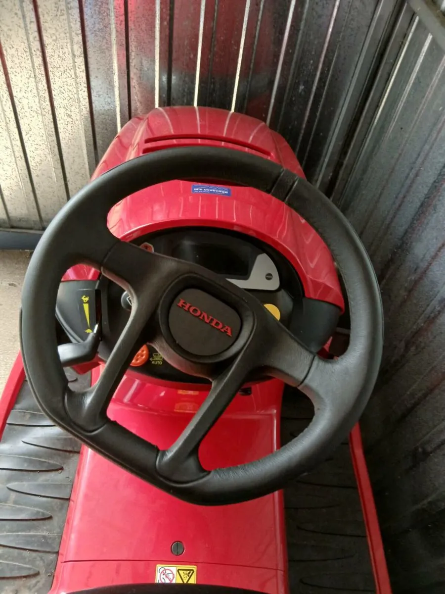 Honda 2417  new ride on - Image 3