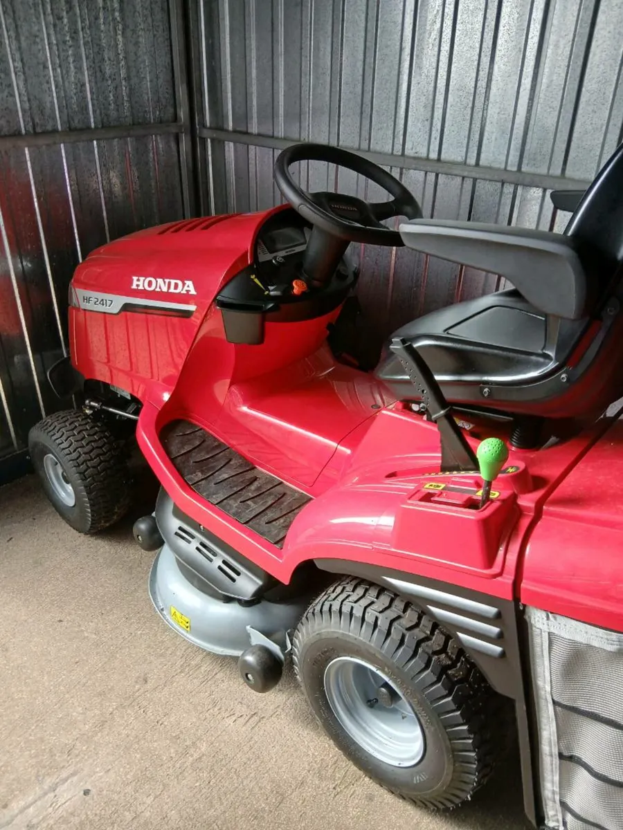 Honda 2417  new ride on - Image 4