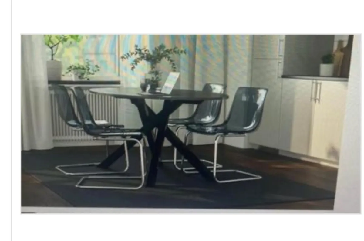 Dining room table and chairs - Image 1
