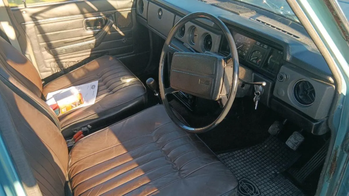 VOLVO 145 ESTATE AND SAAB 900GLS - Image 3