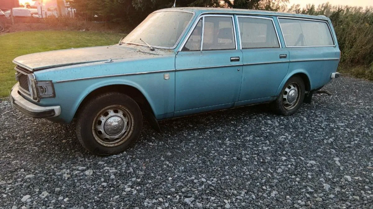 VOLVO 145 ESTATE AND SAAB 900GLS - Image 4