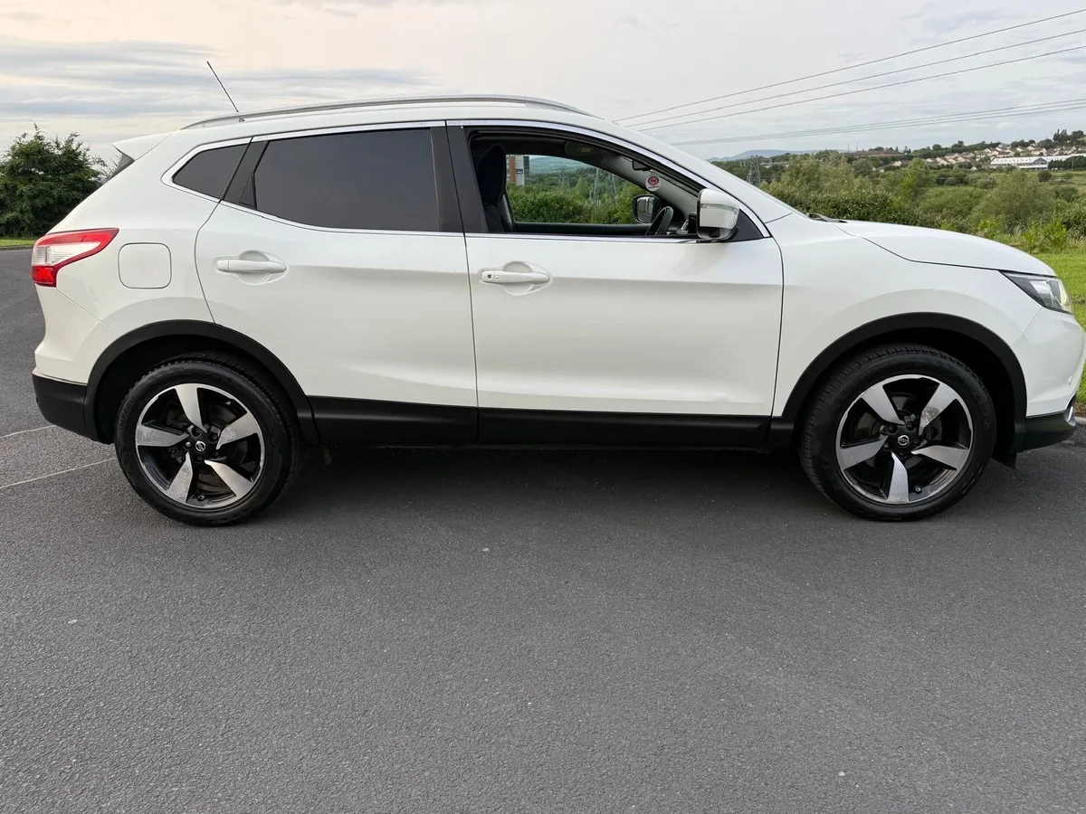 2015 Nissan Qashqai Top Spec N-Tec Model - Image 4