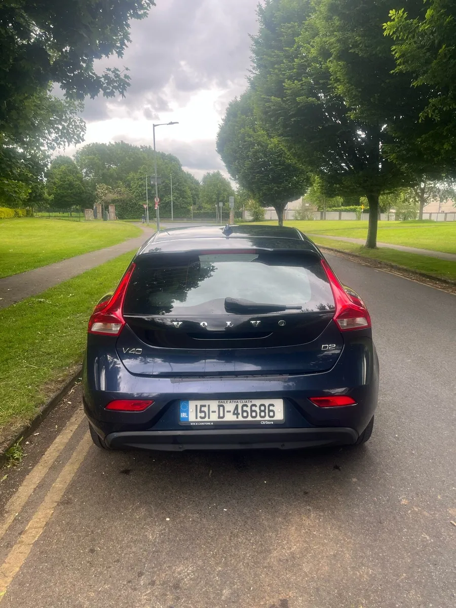 Volvo v40 - Image 2