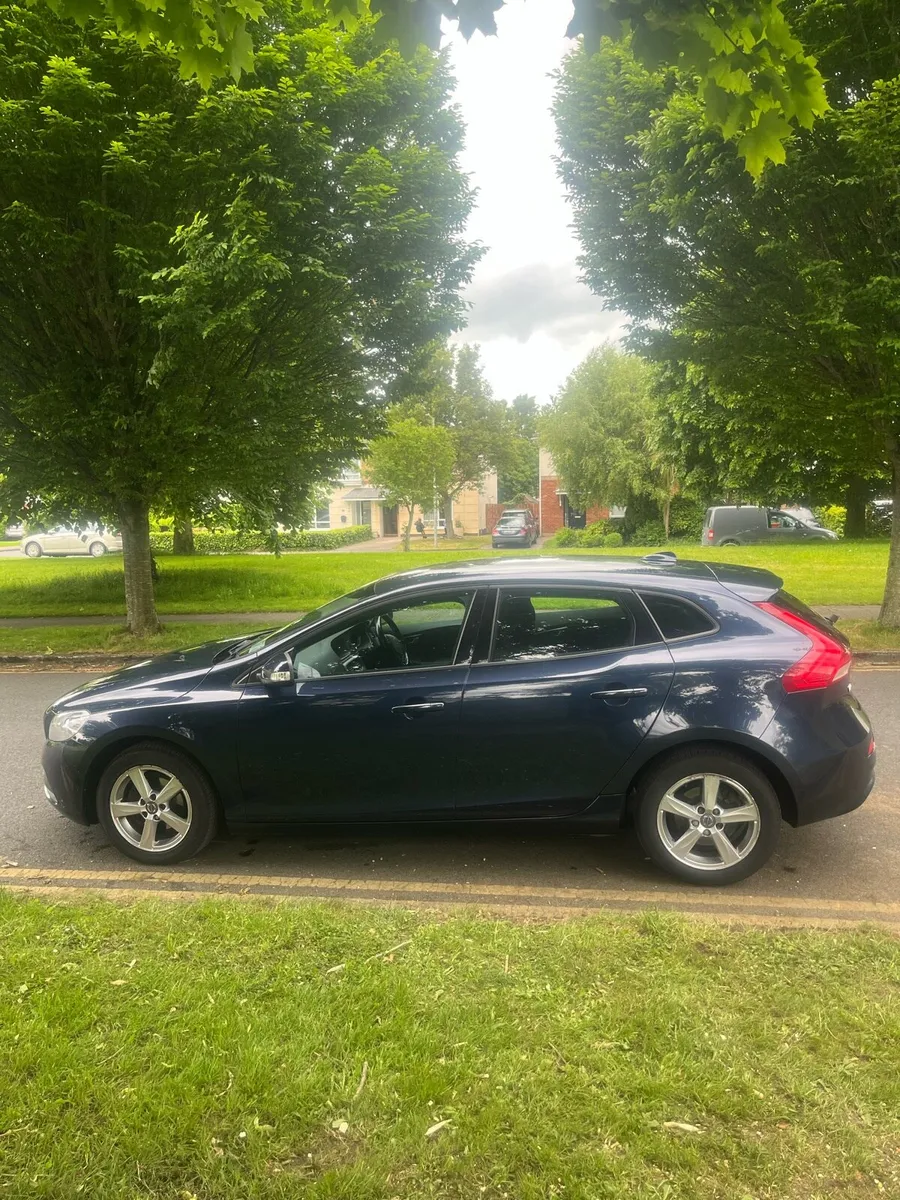 Volvo v40 - Image 3