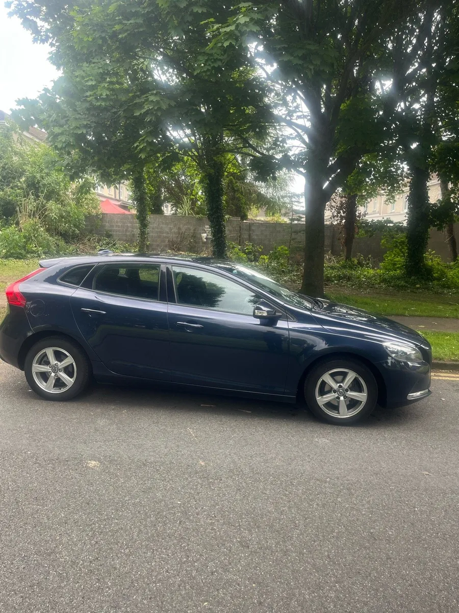Volvo v40 - Image 1
