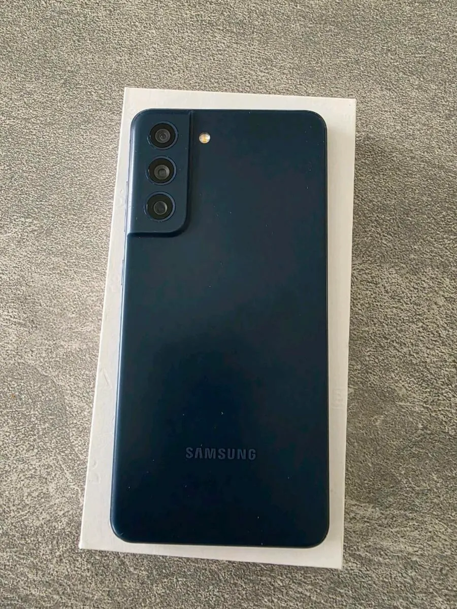 Samsung Galaxy s21 FE - Image 1