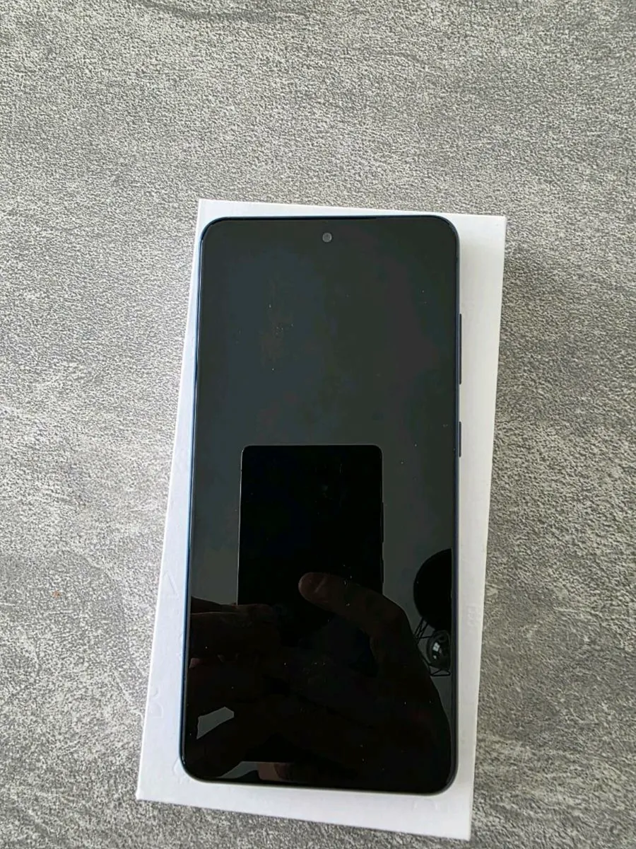 Samsung Galaxy s21 FE - Image 3