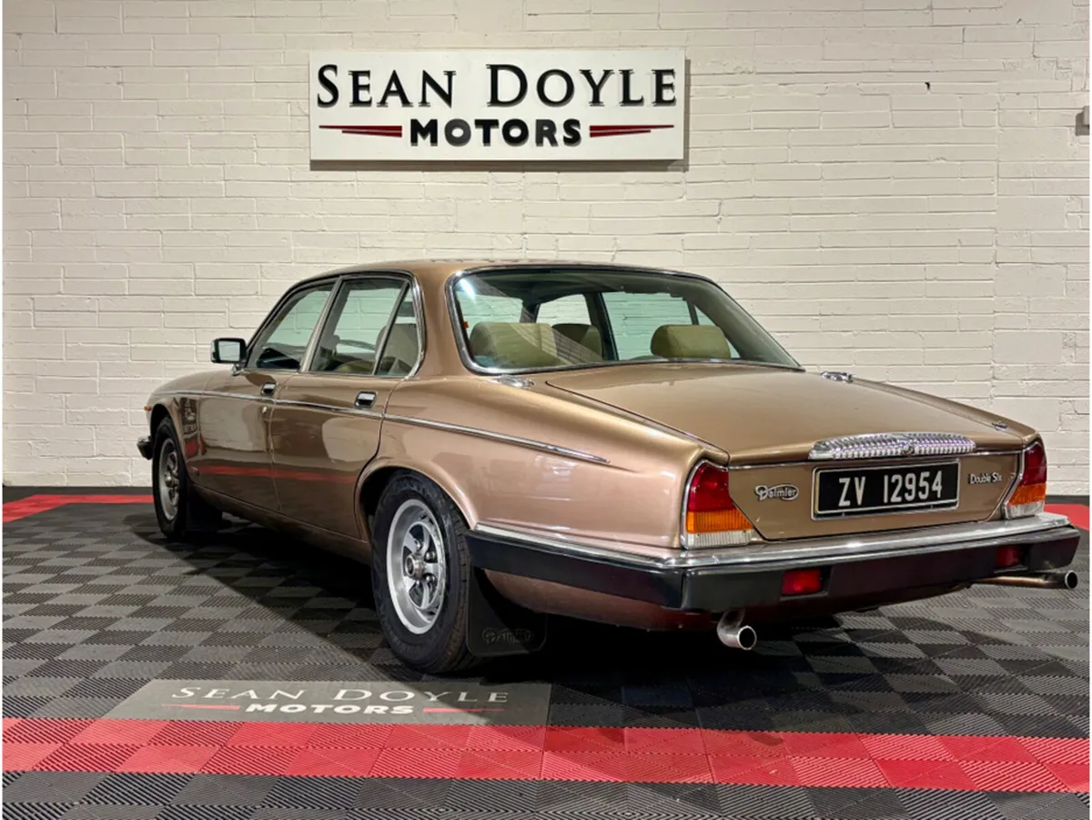 Daimler Other 5.3 V12 AUTO - Image 3