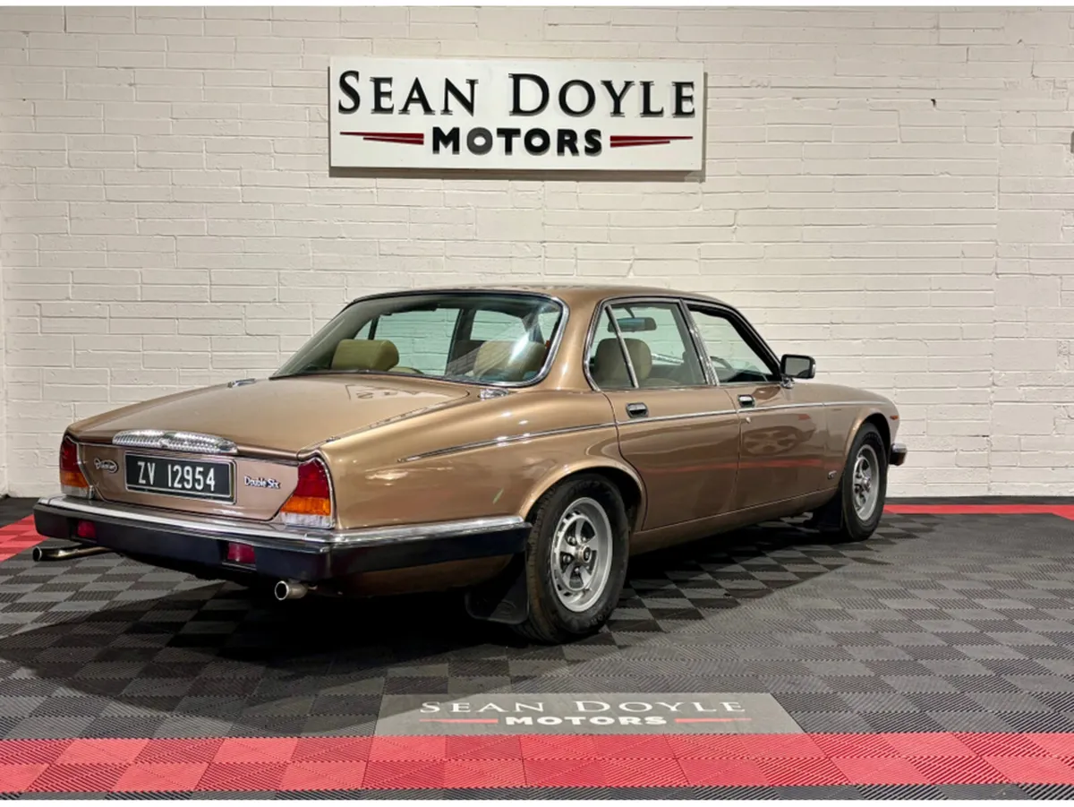 Daimler Other 5.3 V12 AUTO - Image 4