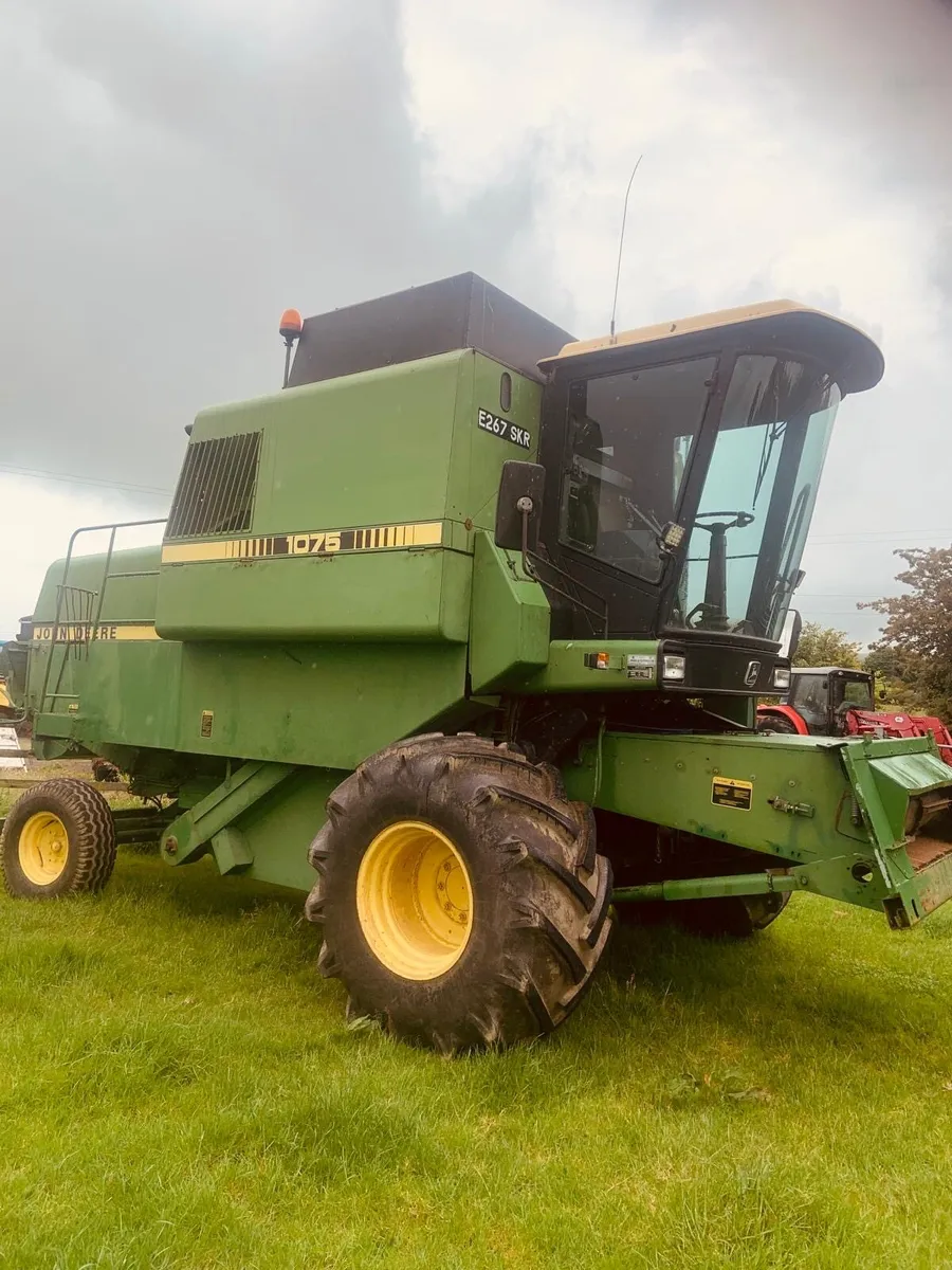John Deere 1075 Combine - Image 1