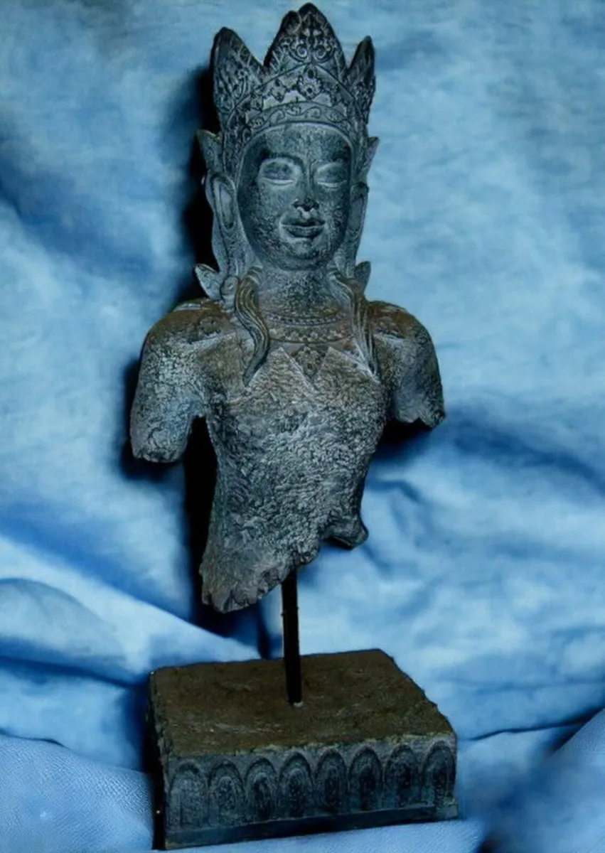 Vintage Aisan Art Statue - Image 4