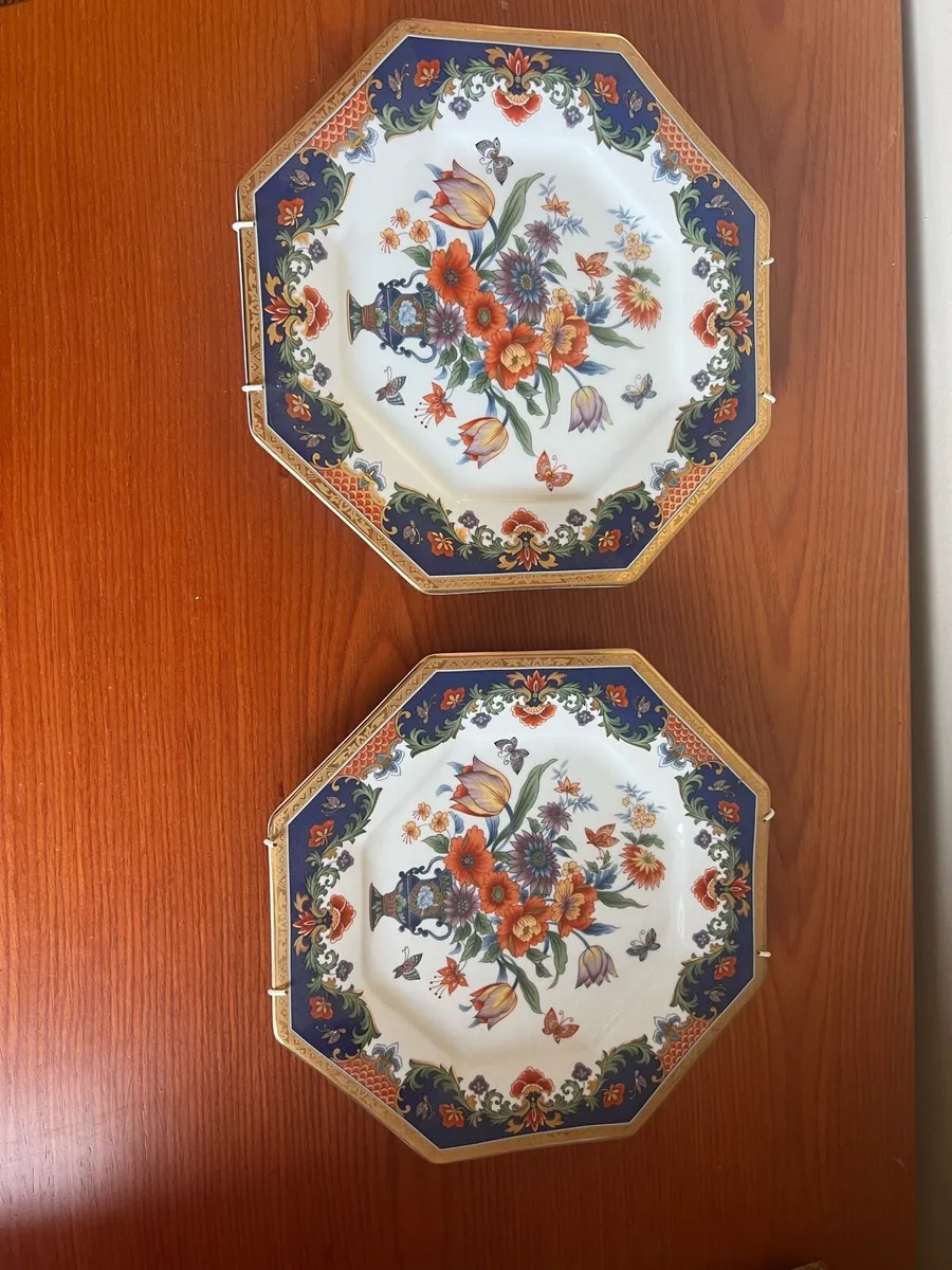 Pair of Decorative Wall Floral Plates - Image 1