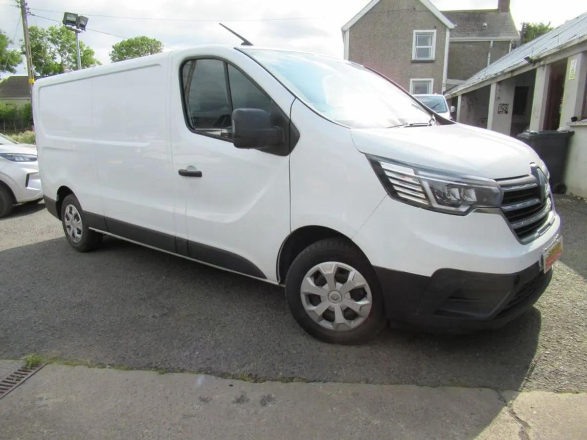 Renault Trafic 2.0 dCi Blue 30 Advance Panel Van - Image 1