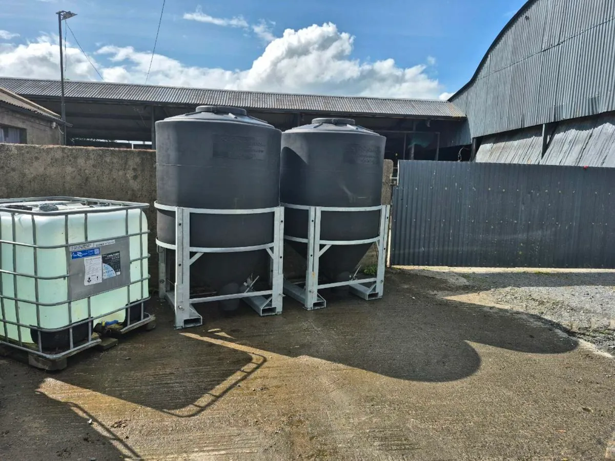 Portable meal bin - Image 1