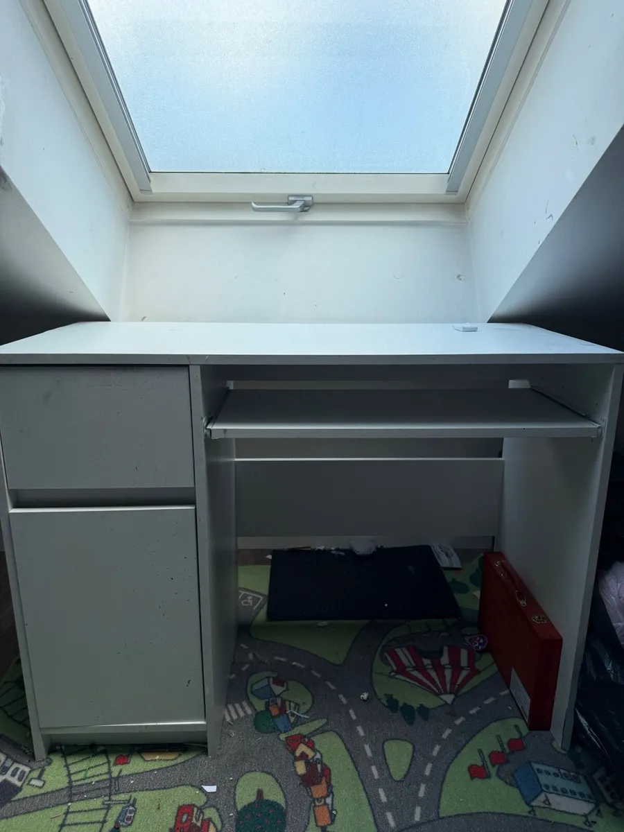Free to go Kids IKEA table in good condition - Image 2